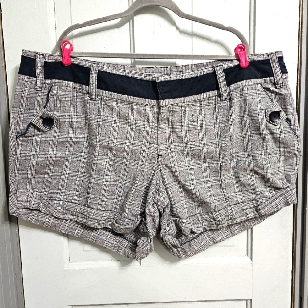 Torrid 5" inseam Herringbone Plaid Shorts